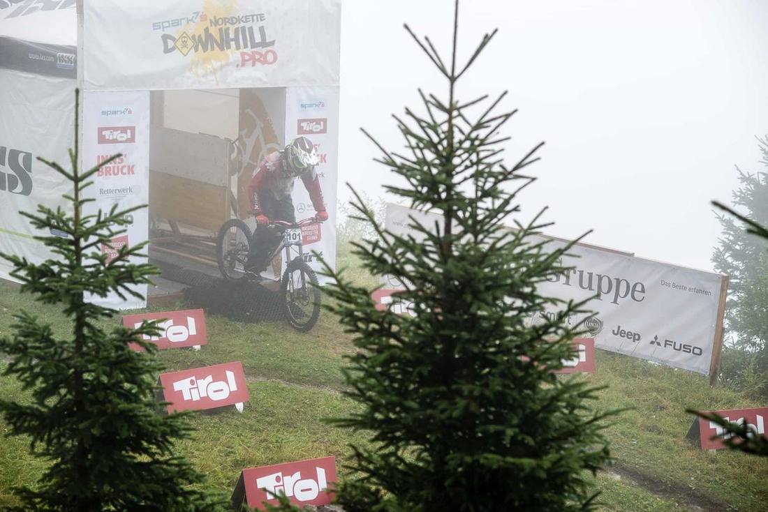 Downhill-Rennstrecke im Bikepark